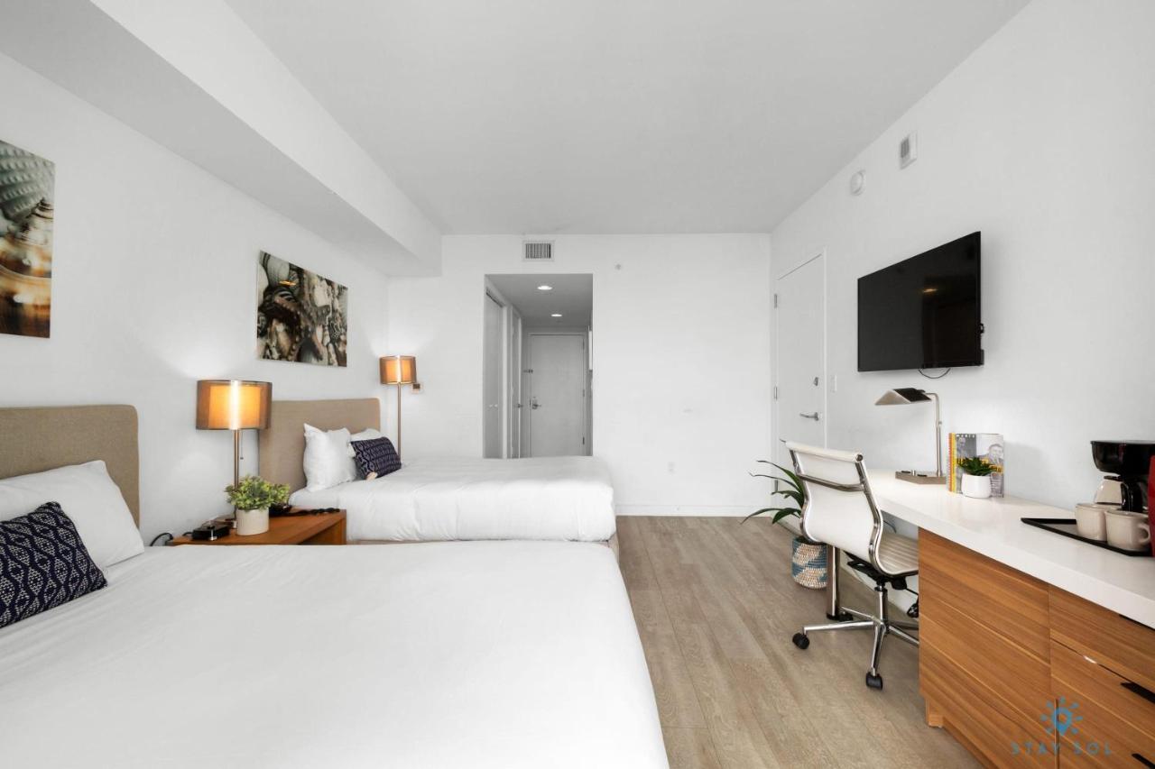 Upper Studio With Balcony,Pool And Gym, Near Beach Hallandale Beach Exteriör bild